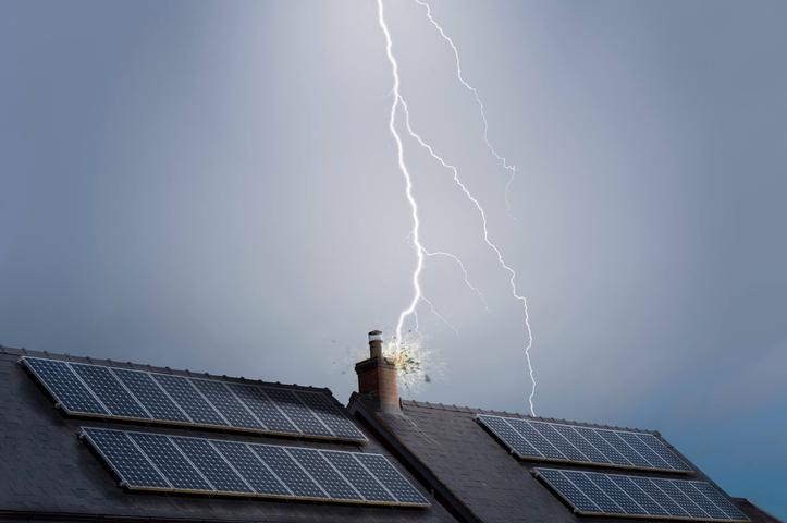 Descargas elétricas: como proteger seu sistema fotovoltaico!